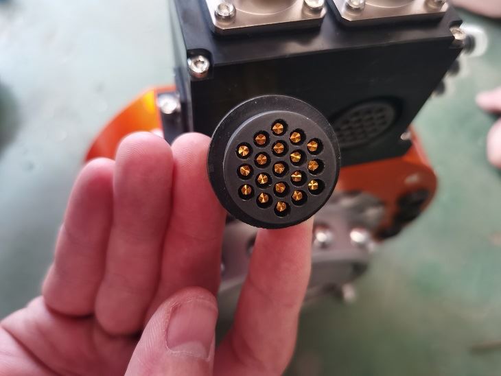 Soluzione di connettori maschio e femmina a 19 pin