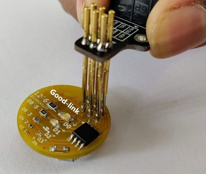 Pin Pogo applicati sulla scheda PCB
